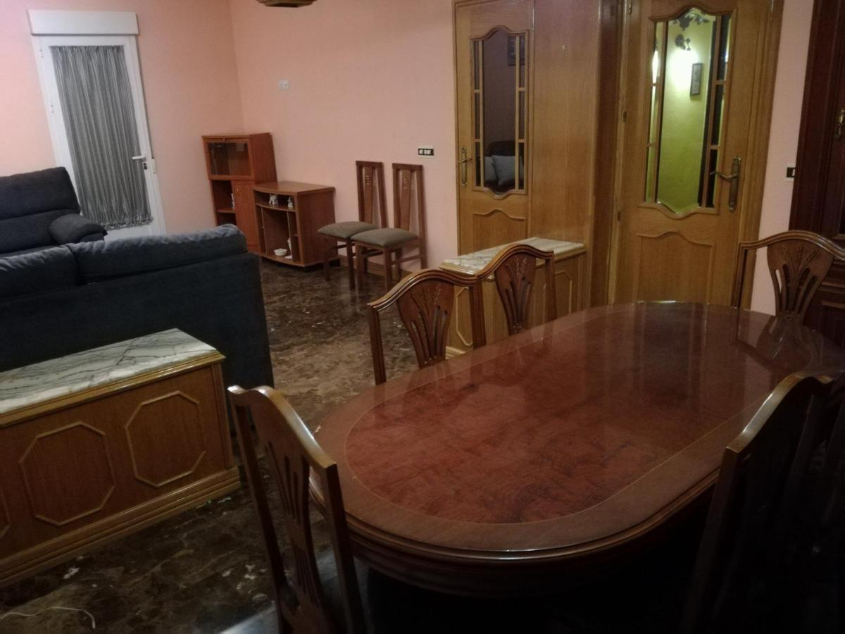 Alojamiento Romina Villanueva Del Arzobispo Exterior photo