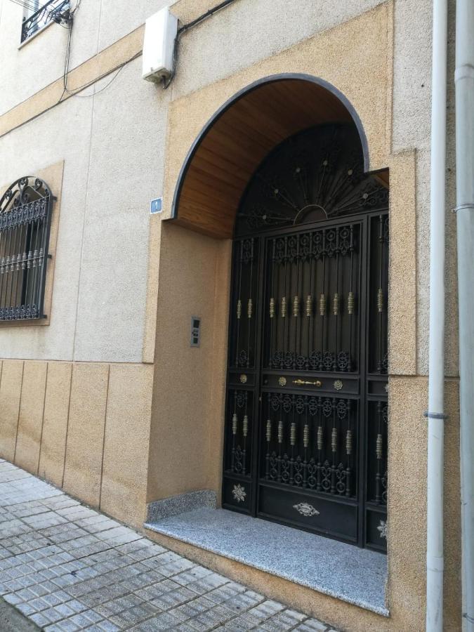 Alojamiento Romina Villanueva Del Arzobispo Exterior photo